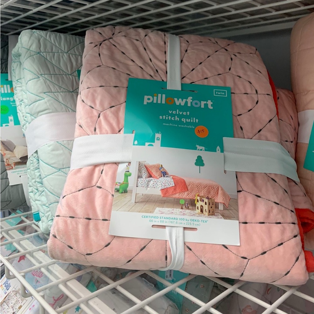 Pillowfort Velvet Stitch Quilt - Pink